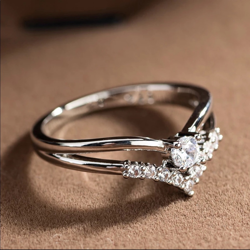 New 925 Silver Dainty Heart Beautiful Diamond Ring - Picture 2 of 6